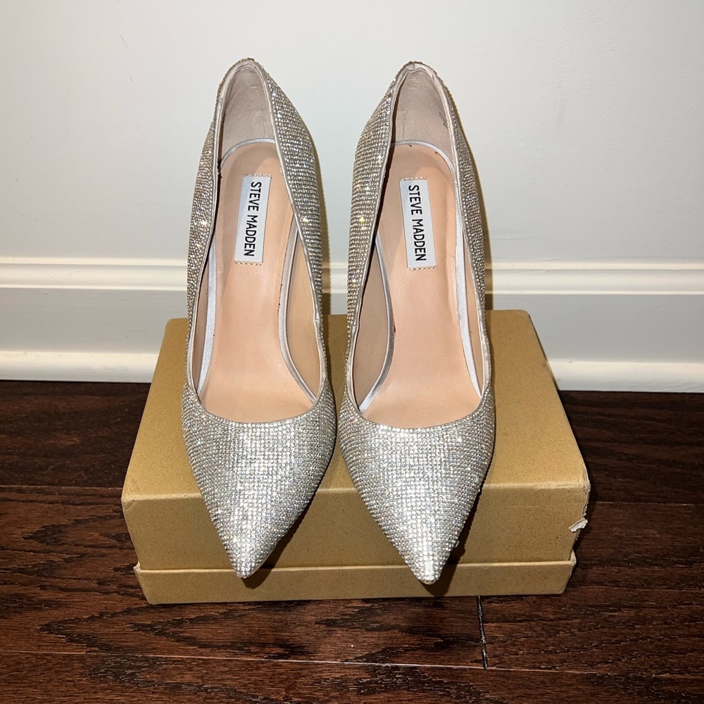 Pre-owned Steve Madden's Daisie stilettos size 8. I’m great condition!